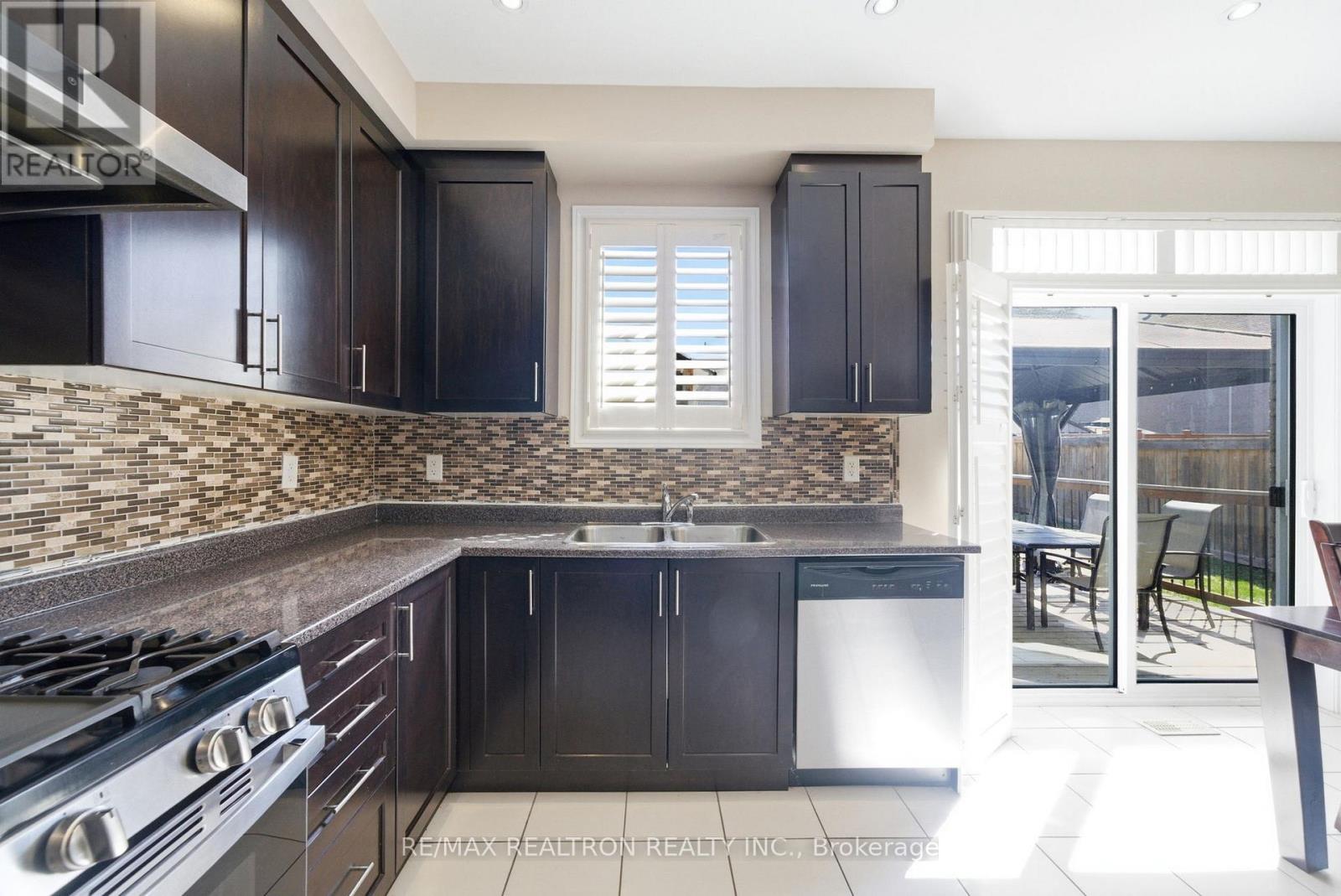 5 Watson Drive, New Tecumseth, Ontario  L0G 1W0 - Photo 14 - N12978428