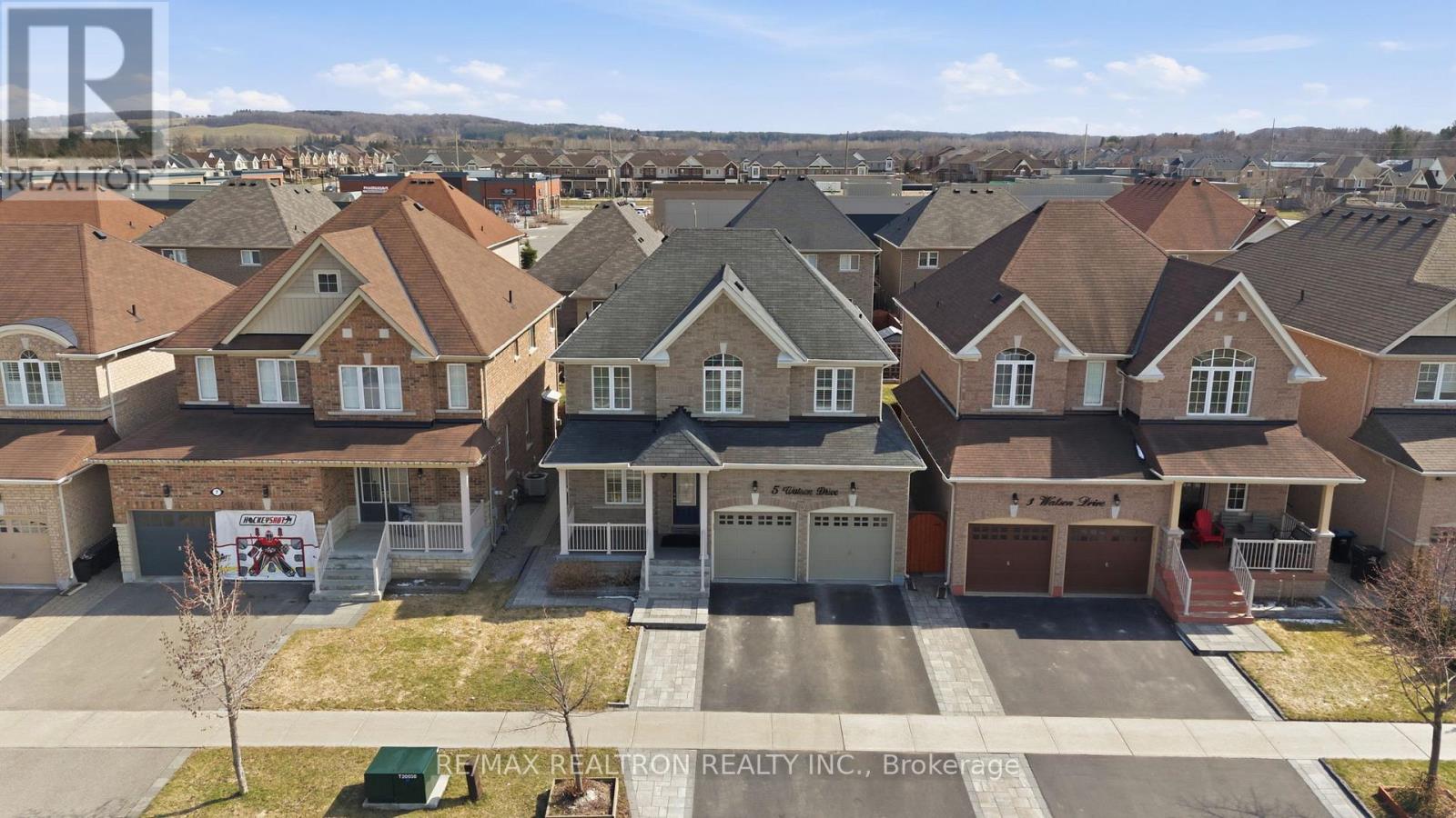 5 Watson Drive, New Tecumseth, Ontario  L0G 1W0 - Photo 2 - N12978428