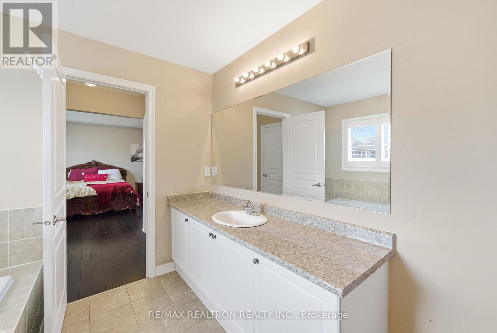 5 Watson Drive, New Tecumseth, Ontario  L0G 1W0 - Photo 24 - N12978428