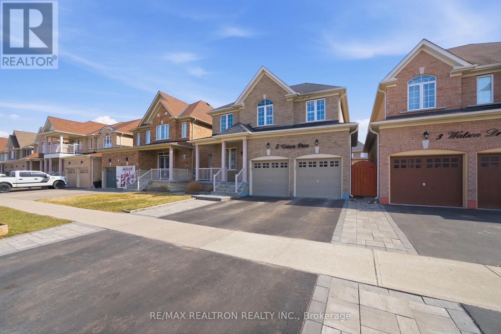 5 Watson Drive, New Tecumseth, Ontario  L0G 1W0 - Photo 3 - N12978428