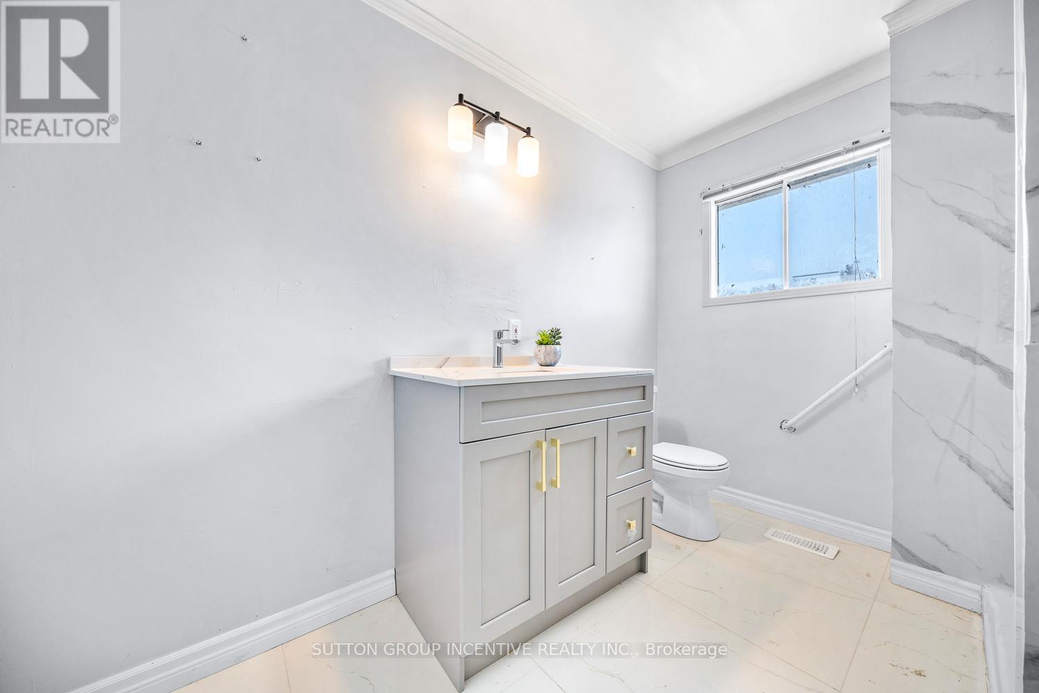 300 Metro Road N, Georgina, Ontario  L4P 3C8 - Photo 15 - N12978566