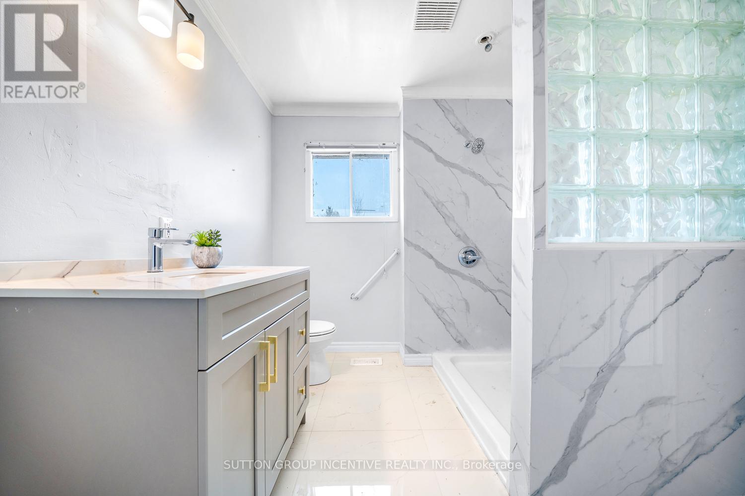 300 Metro Road N, Georgina, Ontario  L4P 3C8 - Photo 16 - N12978566