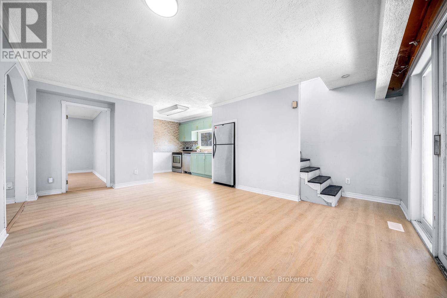 300 Metro Road N, Georgina, Ontario  L4P 3C8 - Photo 17 - N12978566