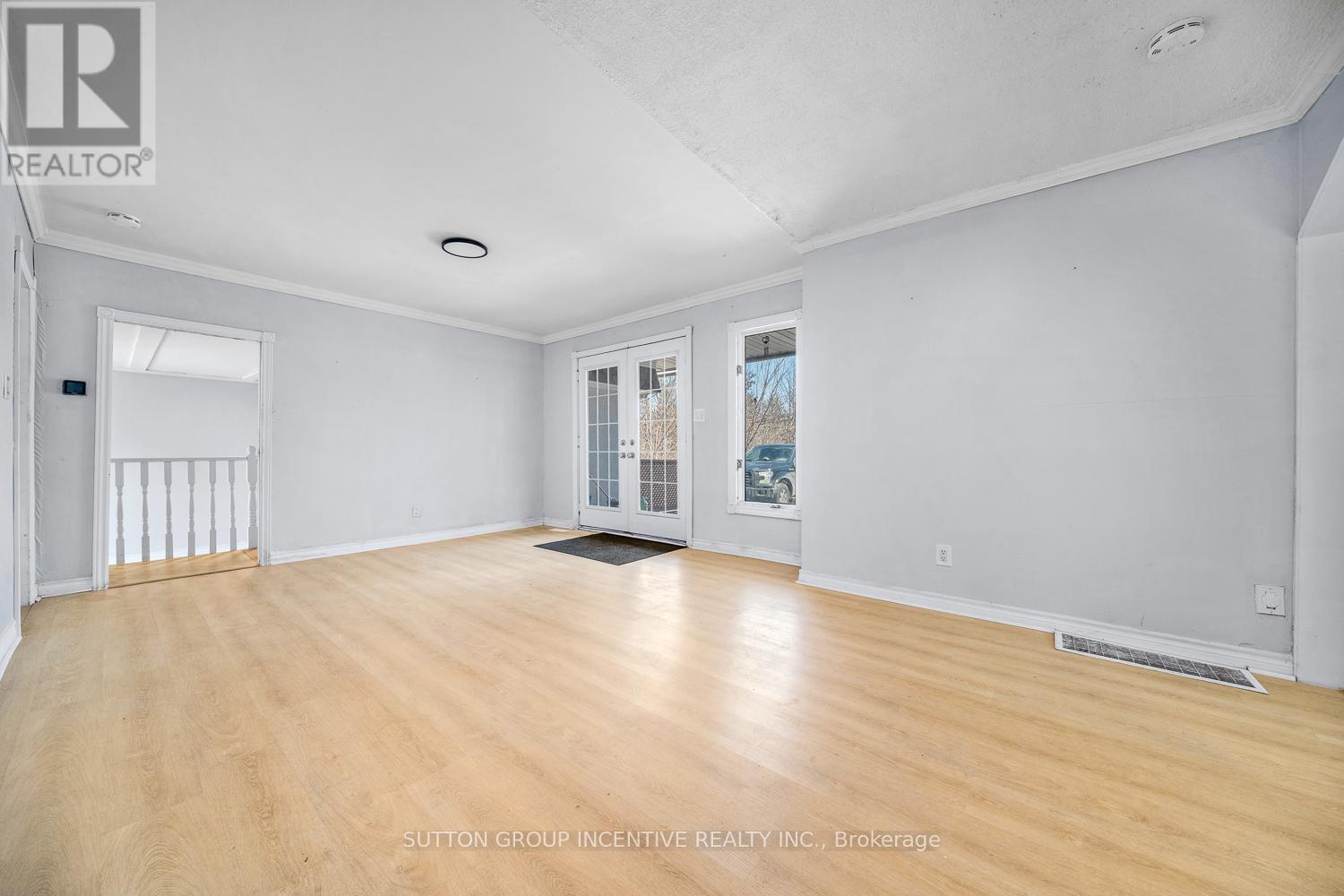 300 Metro Road N, Georgina, Ontario  L4P 3C8 - Photo 2 - N12978566