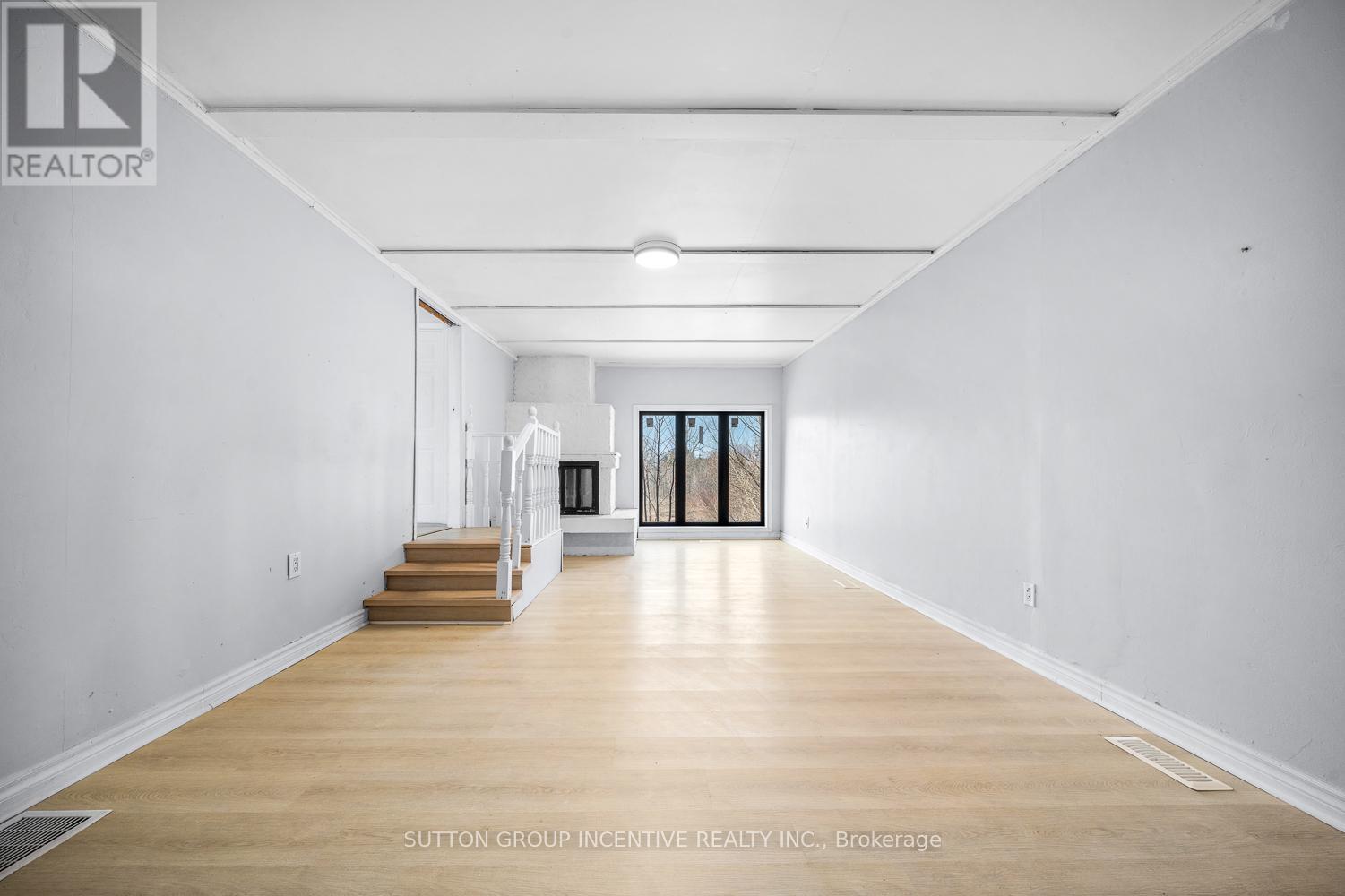 300 Metro Road N, Georgina, Ontario  L4P 3C8 - Photo 7 - N12978566