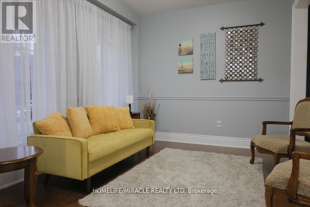 7 Riley Street, Innisfil (Cookstown), Ontario  L0L 1L0 - Photo 5 - N12978594