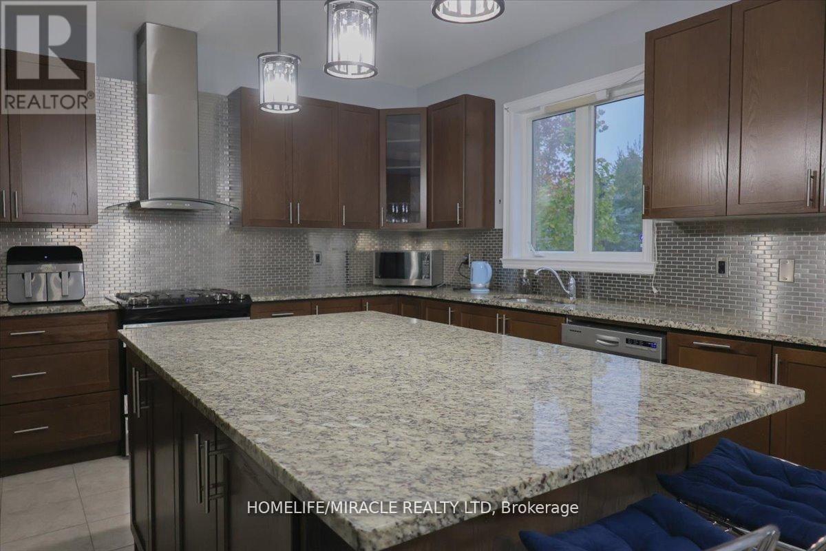 7 Riley Street, Innisfil (Cookstown), Ontario  L0L 1L0 - Photo 7 - N12978594