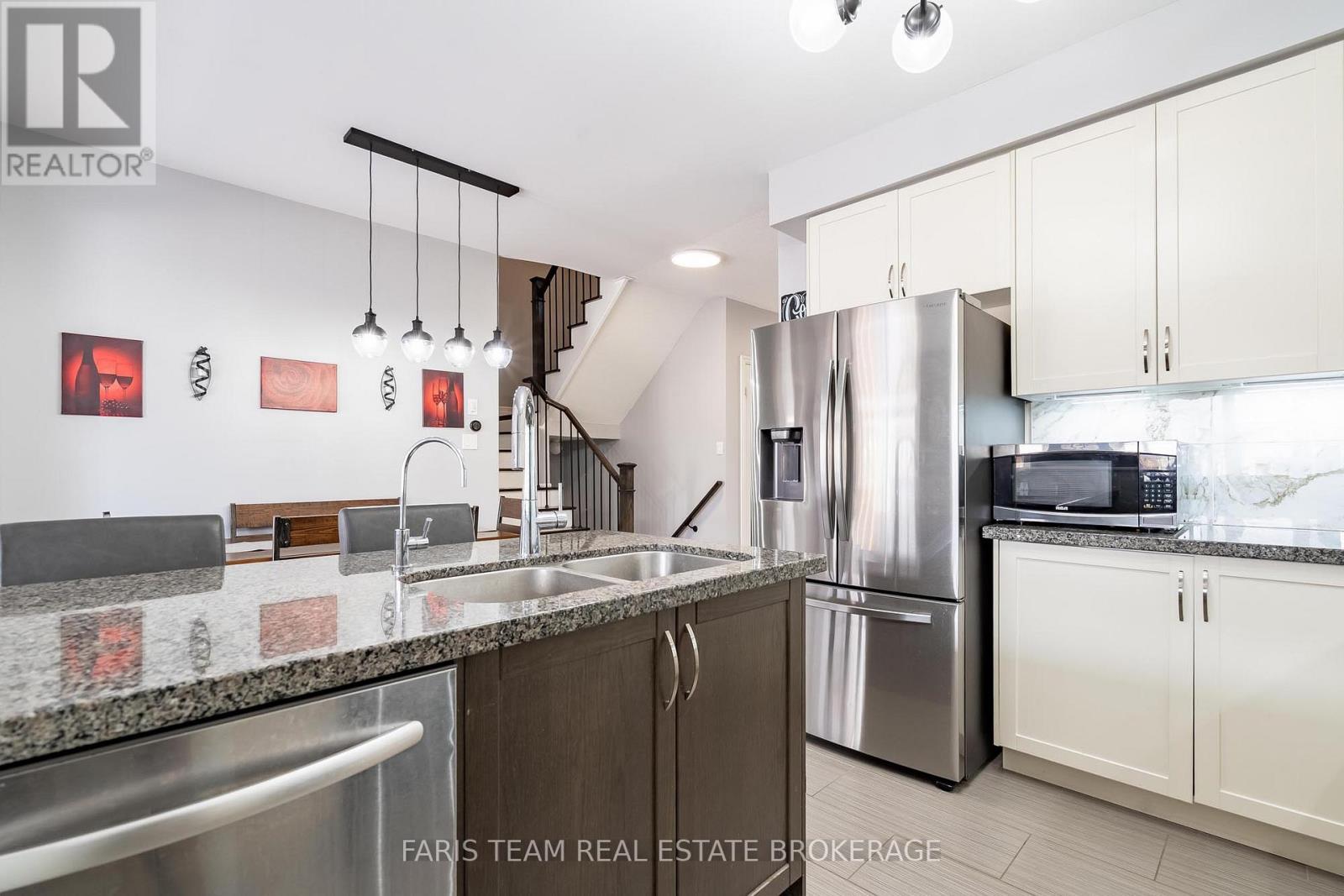 461 Greenwood Drive, Essa, Ontario  L3W 0R4 - Photo 10 - N12978606