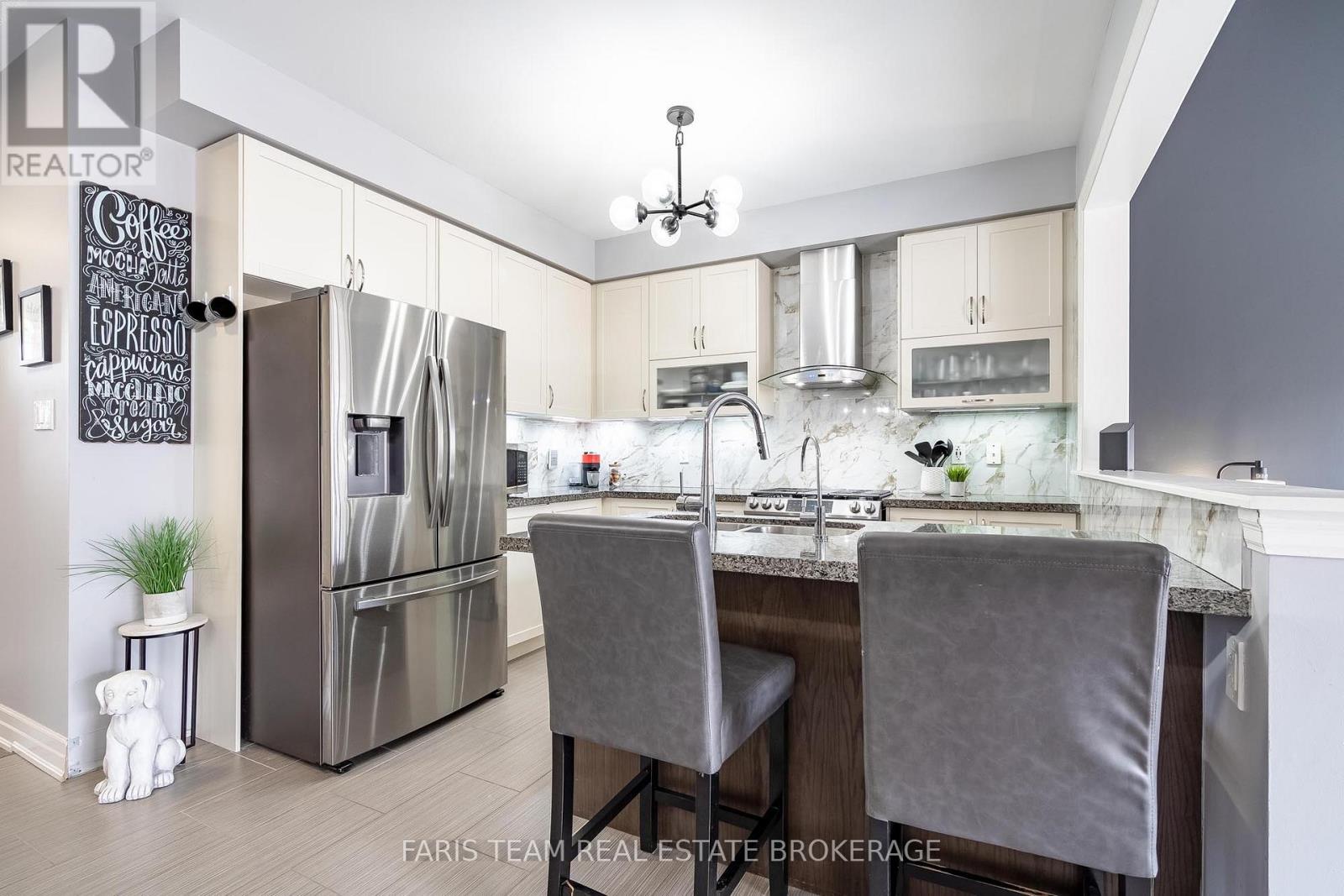 461 Greenwood Drive, Essa, Ontario  L3W 0R4 - Photo 7 - N12978606