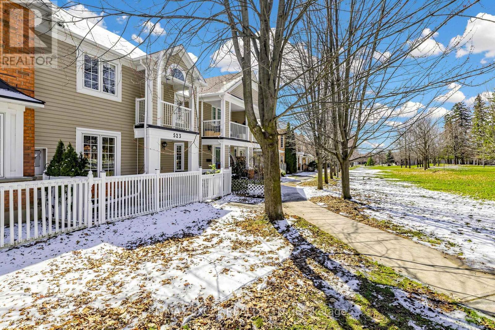 523 Bur Oak Avenue, Markham, Ontario  L6C 2S5 - Photo 3 - N12978630