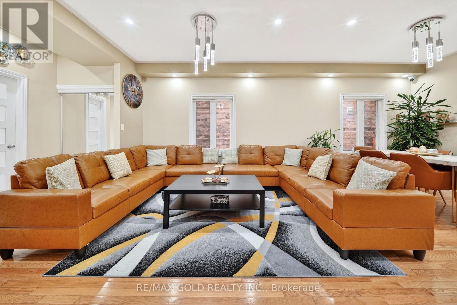 161 Shephard Avenue, New Tecumseth, Ontario  L9R 0J9 - Photo 8 - N12978642