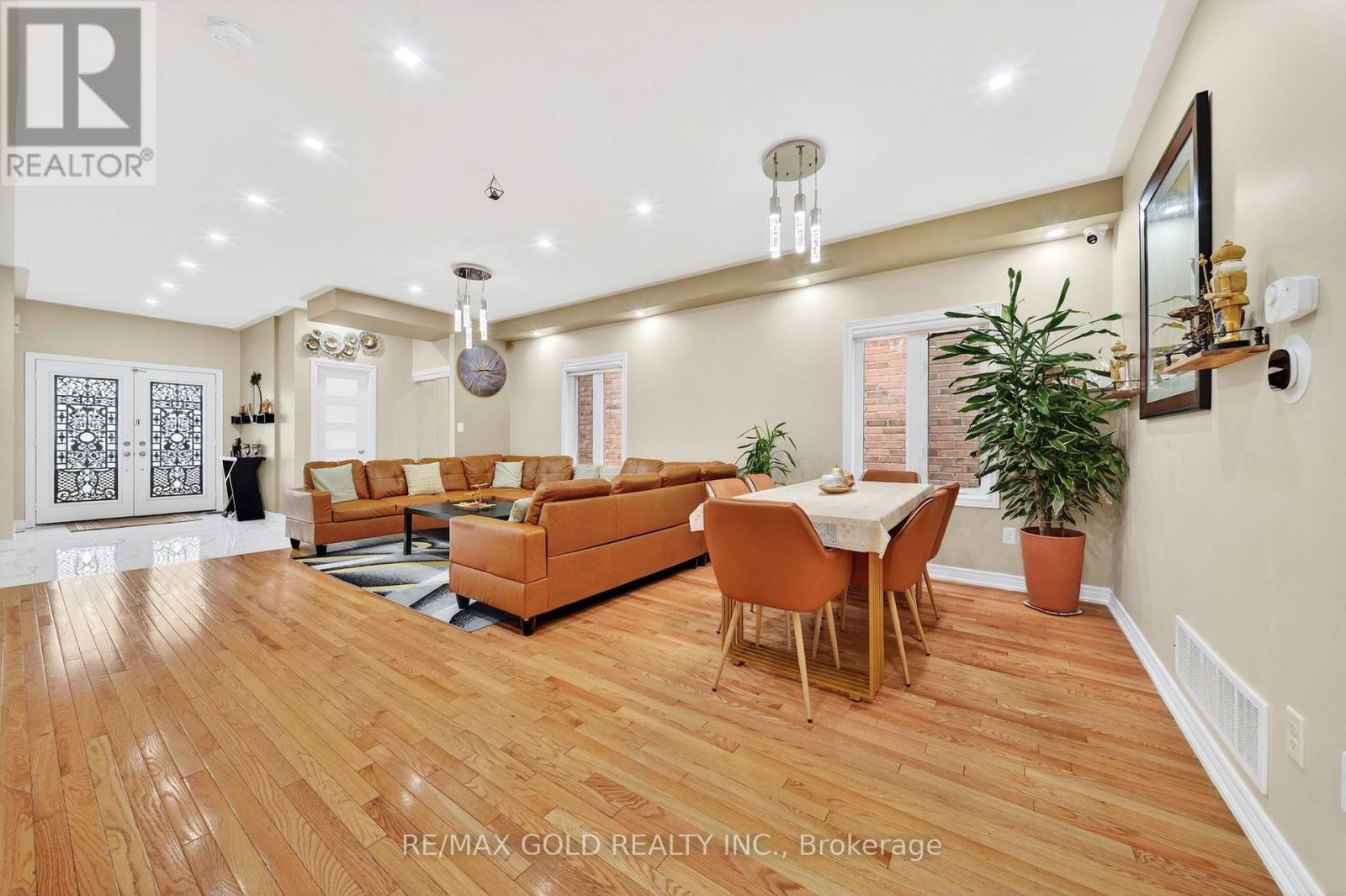 161 Shephard Avenue, New Tecumseth, Ontario  L9R 0J9 - Photo 9 - N12978642