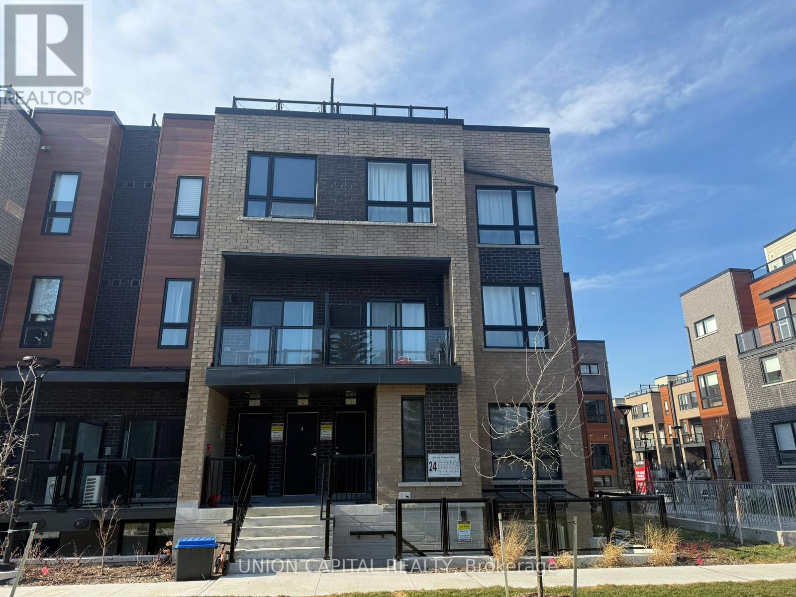 4 - 24 LYTHAM GREEN CIRCLE, Newmarket, Ontario