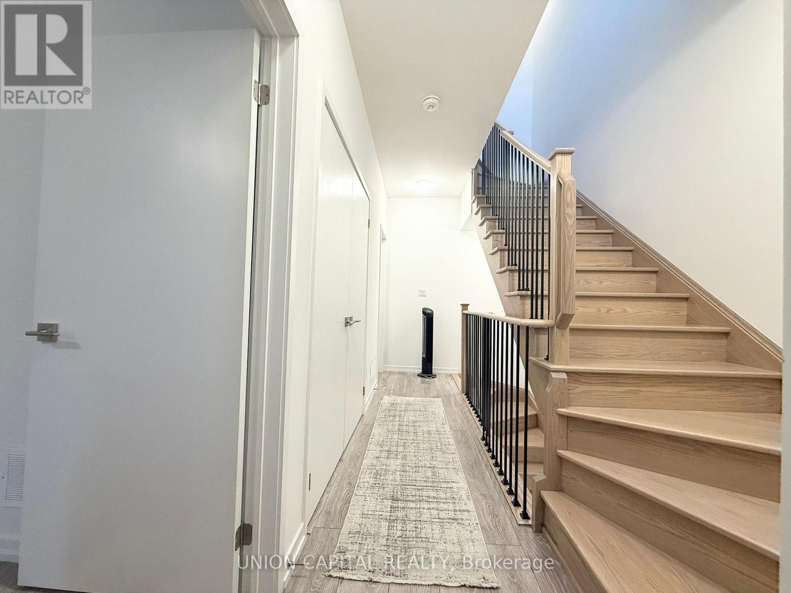 4 - 24 Lytham Green Circle, Newmarket, Ontario  L3Y 0H4 - Photo 17 - N12978712