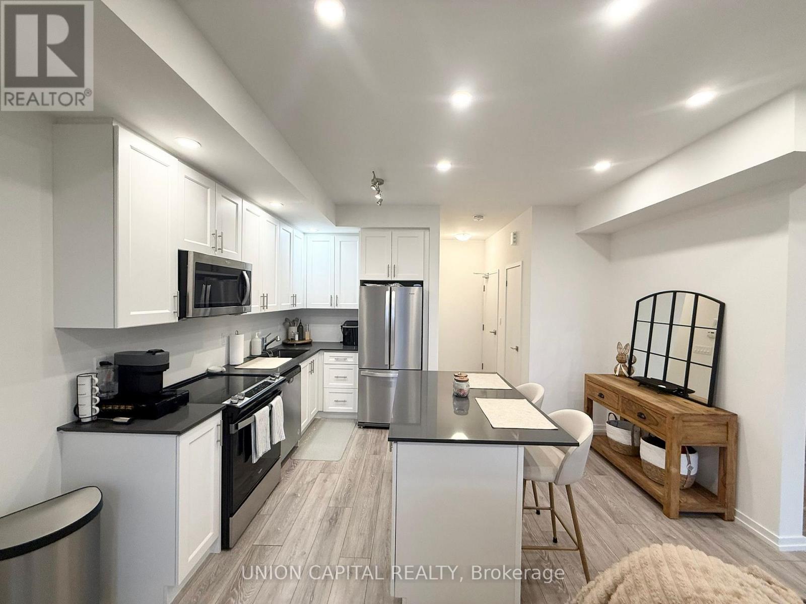 4 - 24 Lytham Green Circle, Newmarket, Ontario  L3Y 0H4 - Photo 19 - N12978712