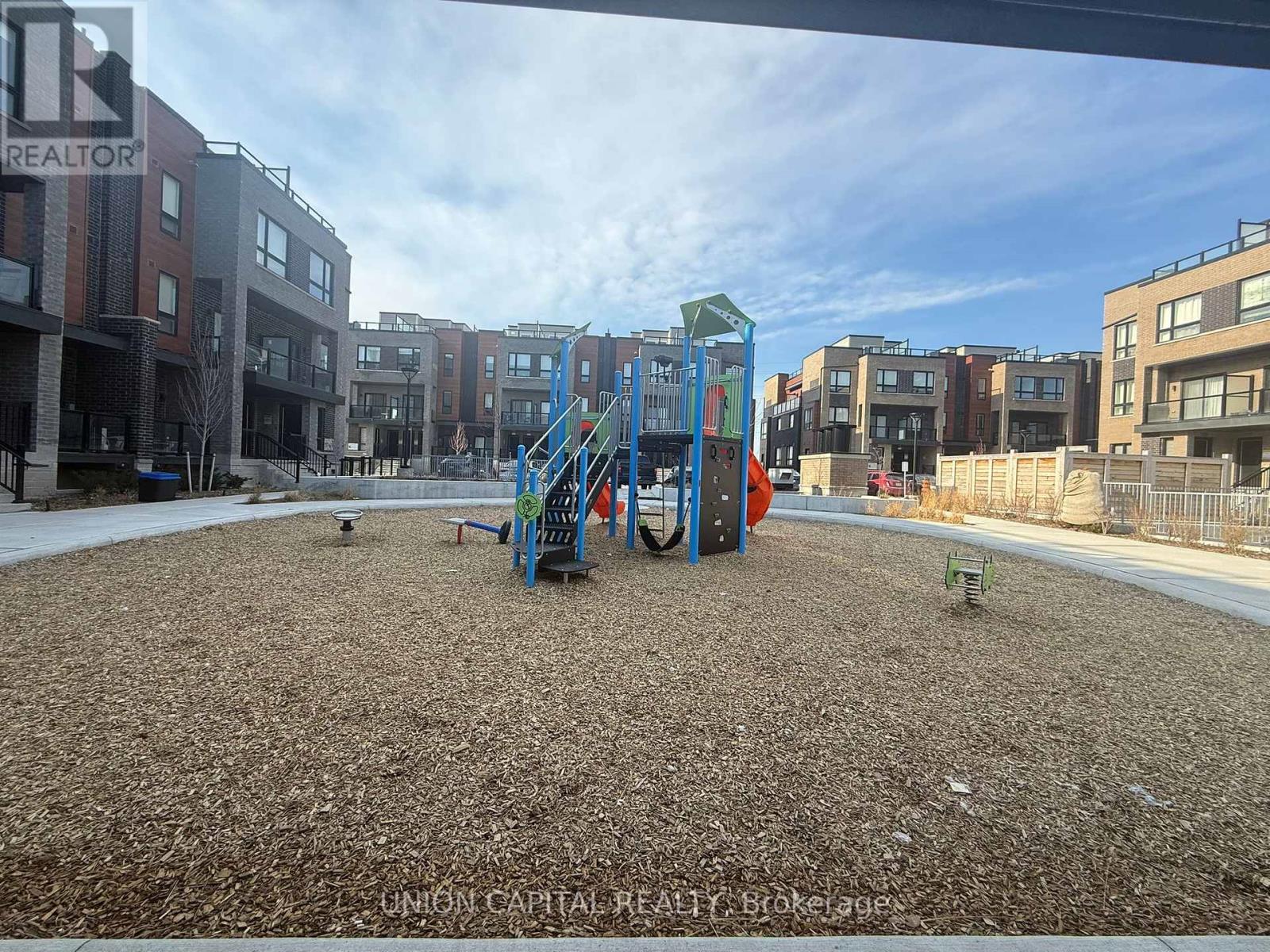 4 - 24 Lytham Green Circle, Newmarket, Ontario  L3Y 0H4 - Photo 22 - N12978712