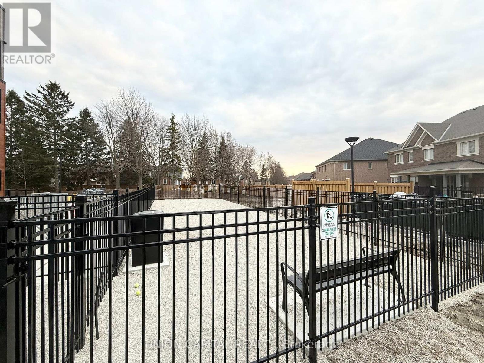 4 - 24 Lytham Green Circle, Newmarket, Ontario  L3Y 0H4 - Photo 23 - N12978712