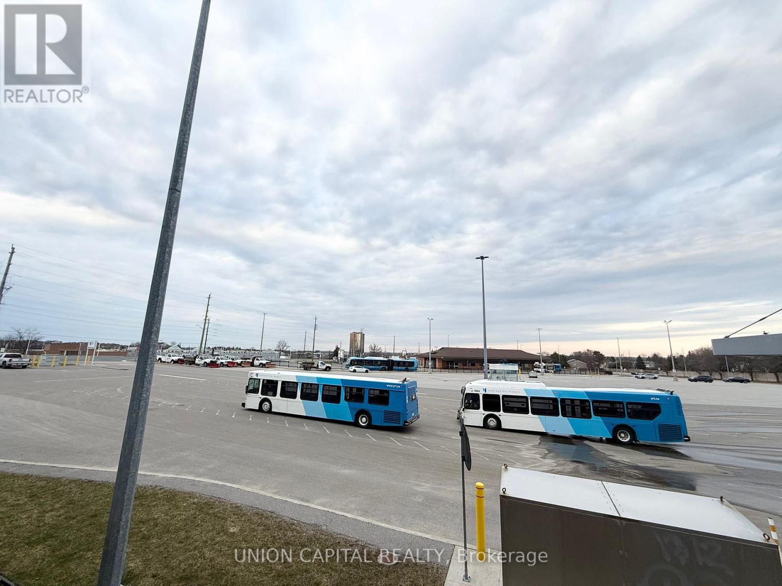 4 - 24 Lytham Green Circle, Newmarket, Ontario  L3Y 0H4 - Photo 24 - N12978712