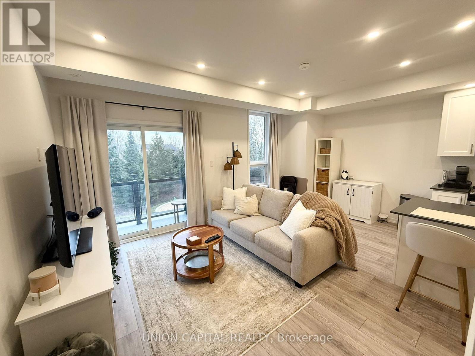 4 - 24 Lytham Green Circle, Newmarket, Ontario  L3Y 0H4 - Photo 5 - N12978712