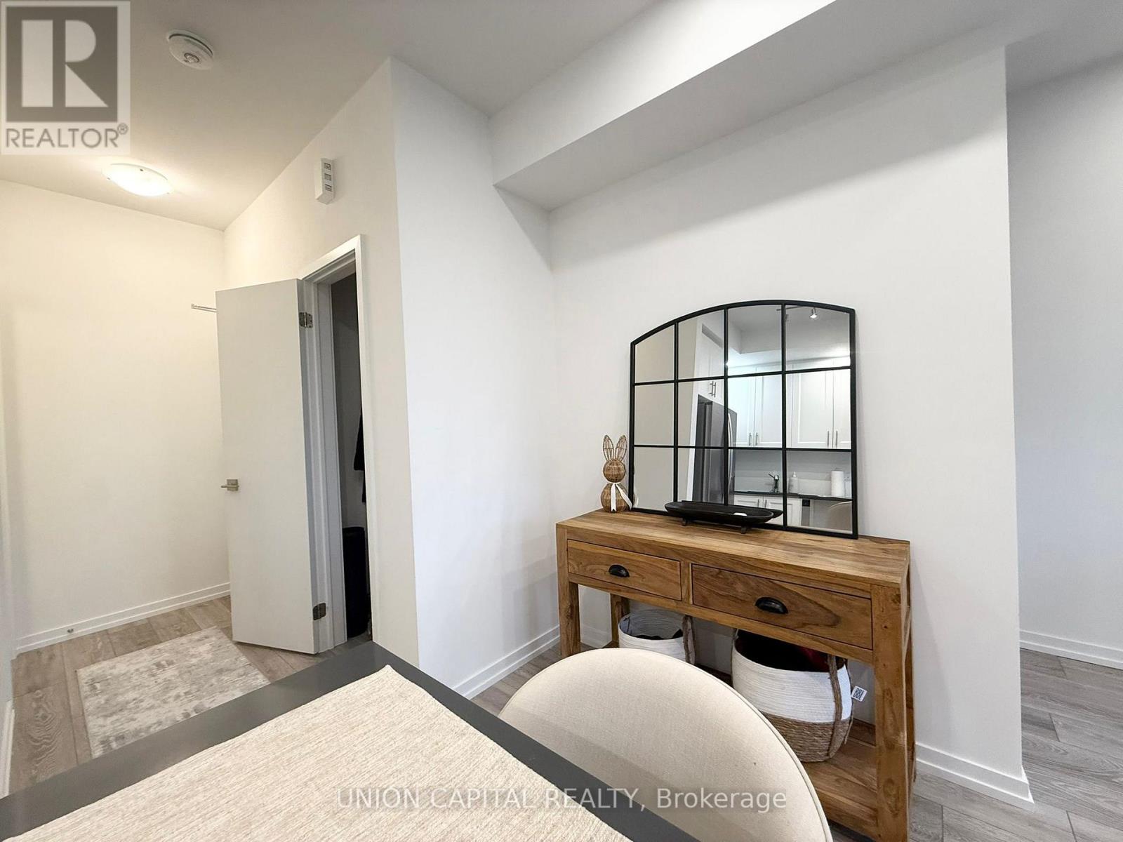 4 - 24 Lytham Green Circle, Newmarket, Ontario  L3Y 0H4 - Photo 7 - N12978712