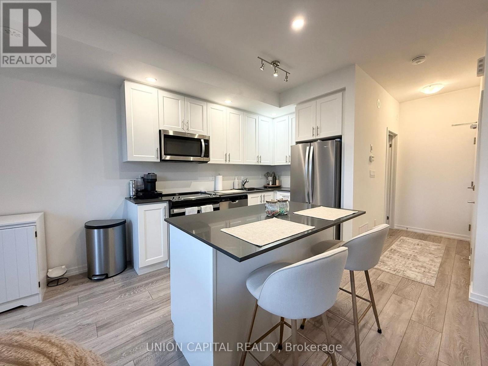 4 - 24 Lytham Green Circle, Newmarket, Ontario  L3Y 0H4 - Photo 8 - N12978712