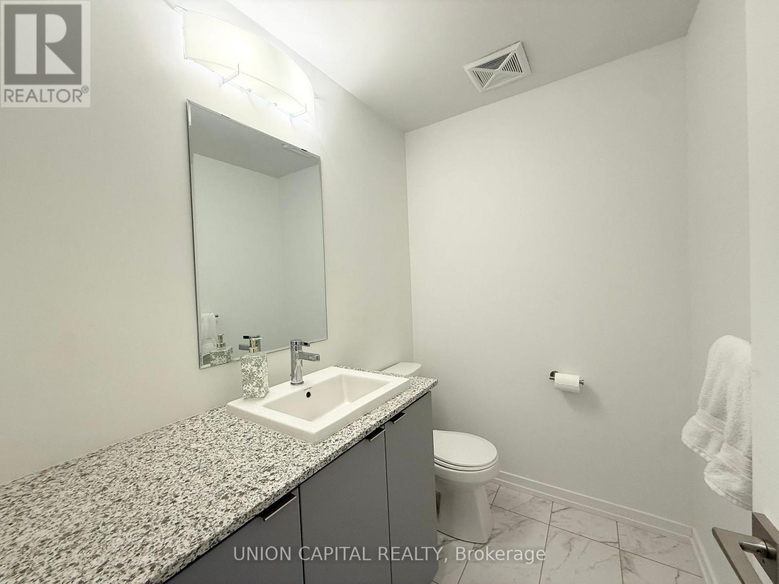 4 - 24 Lytham Green Circle, Newmarket, Ontario  L3Y 0H4 - Photo 9 - N12978712