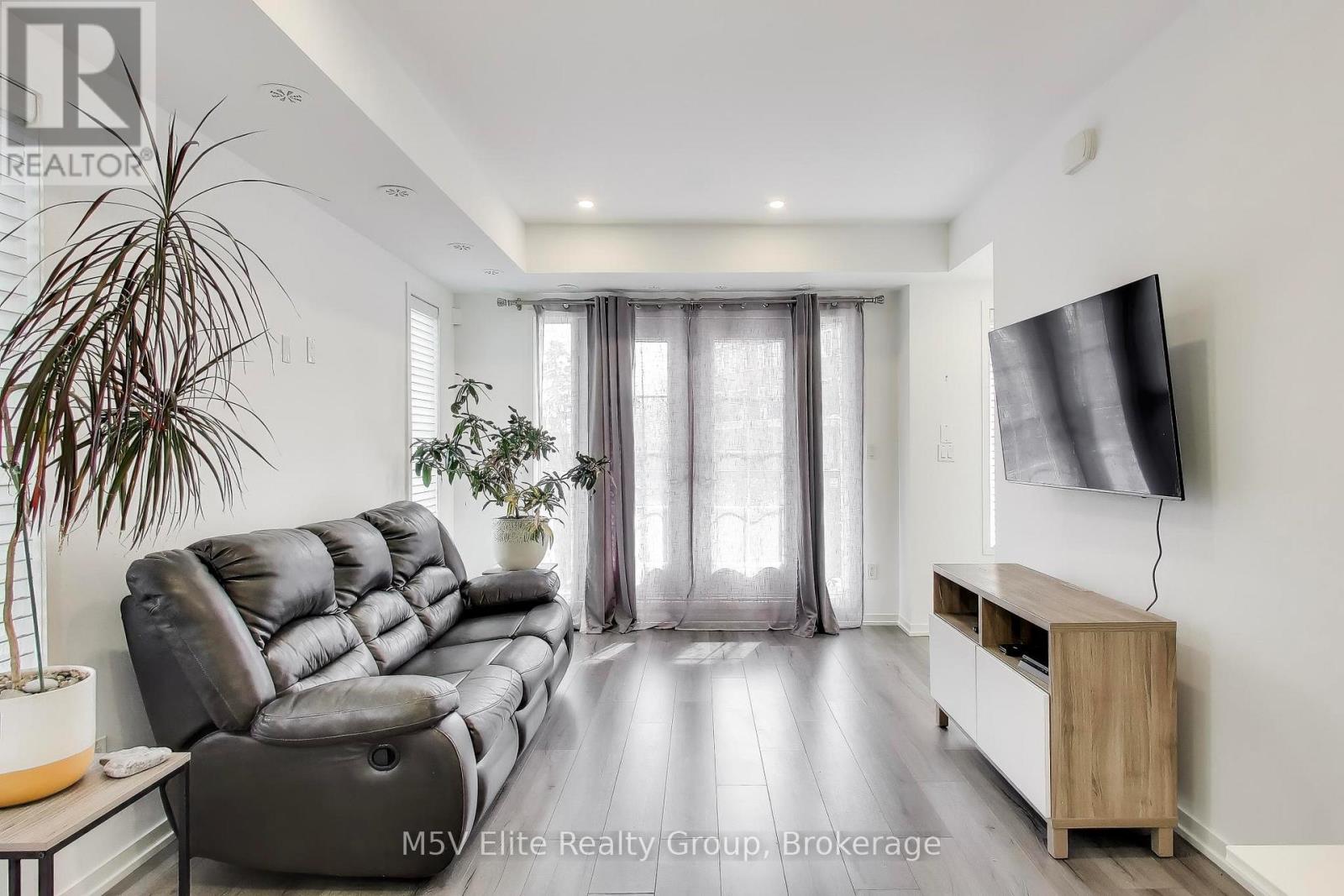 E07 - 26 Bruce Street, Vaughan, Ontario  L4L 0H4 - Photo 2 - N12978720