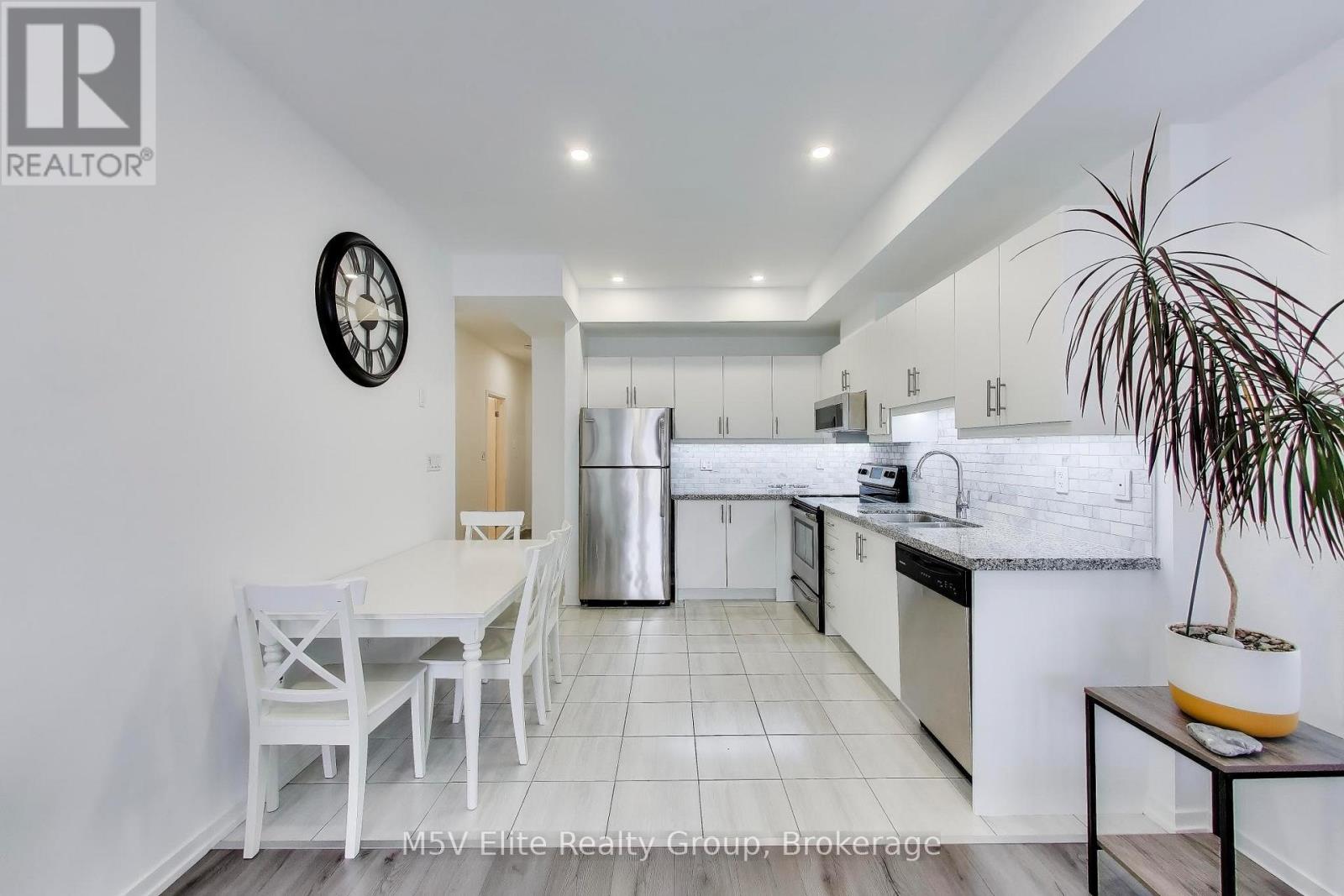 E07 - 26 Bruce Street, Vaughan, Ontario  L4L 0H4 - Photo 3 - N12978720