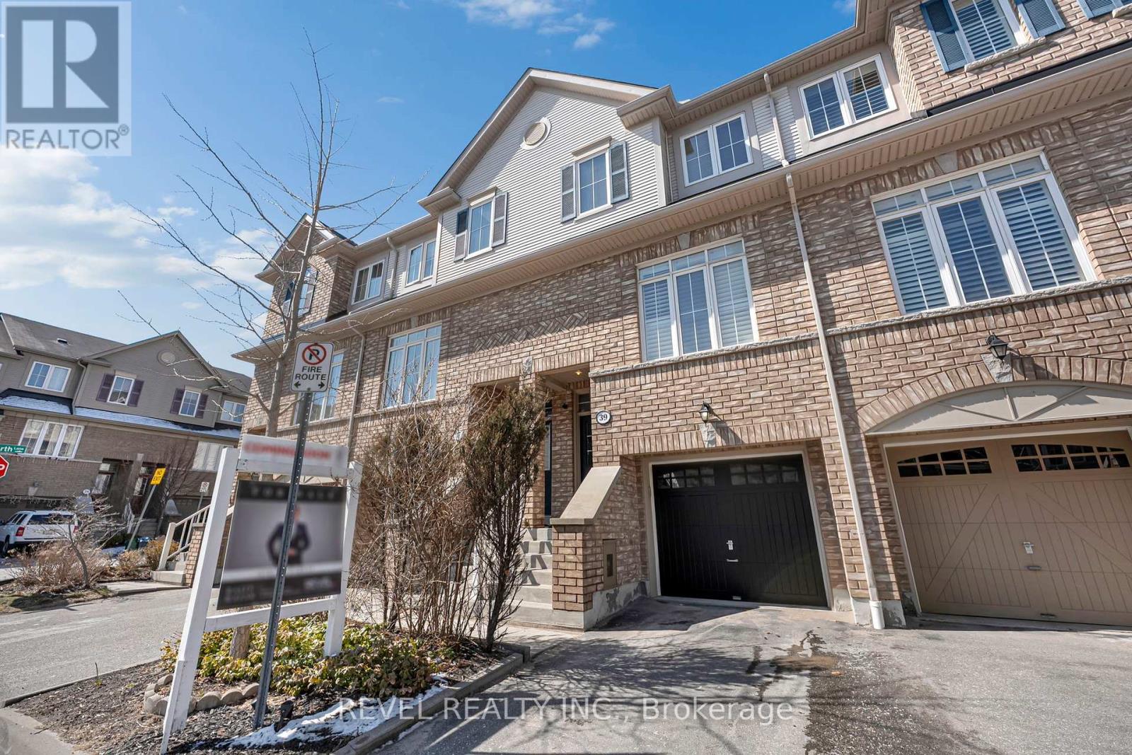 39 MARTINWORTH LANE, Ajax, Ontario