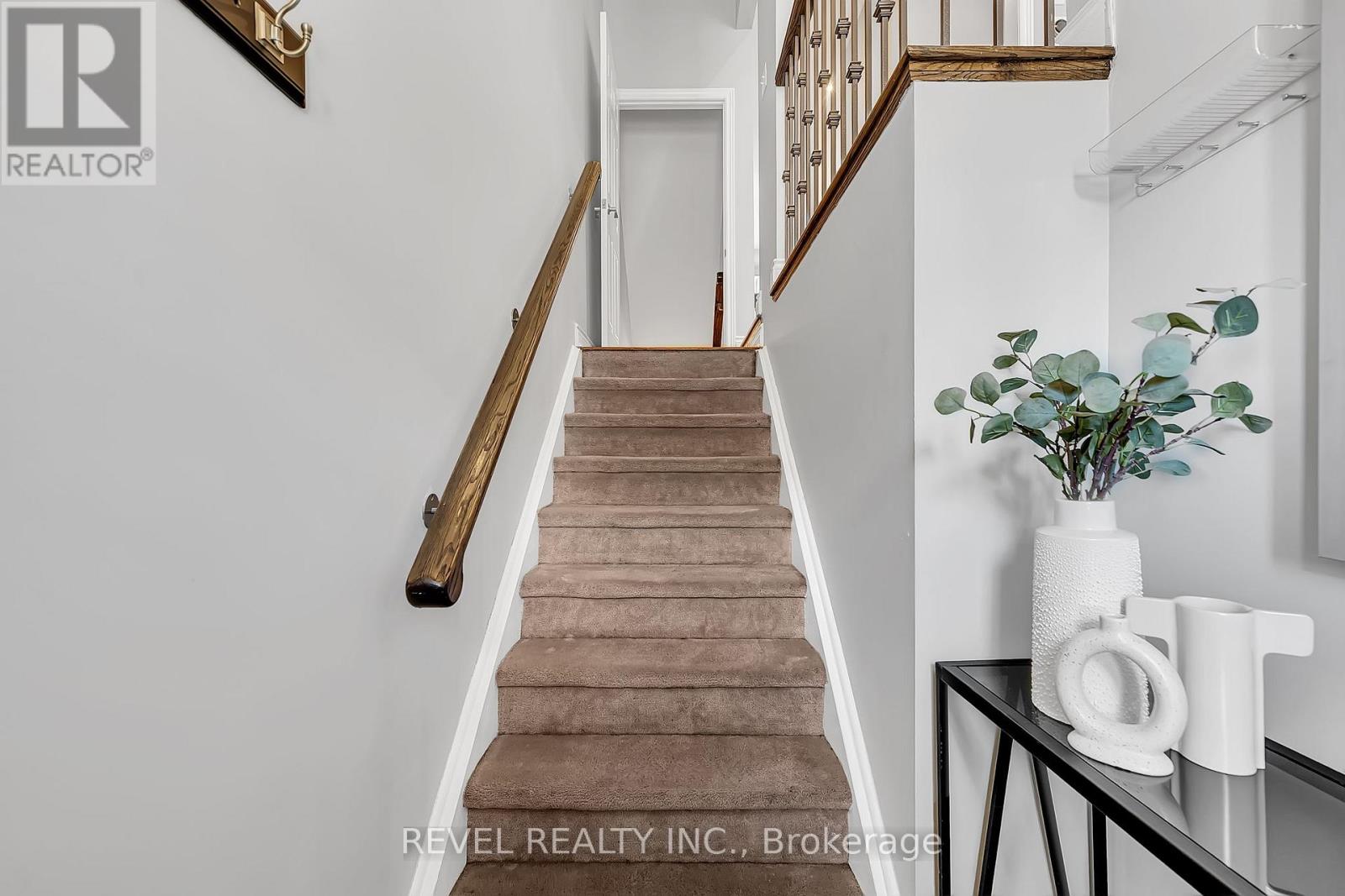 39 Martinworth Lane, Ajax, Ontario  L1Z 0L1 - Photo 6 - E12976578