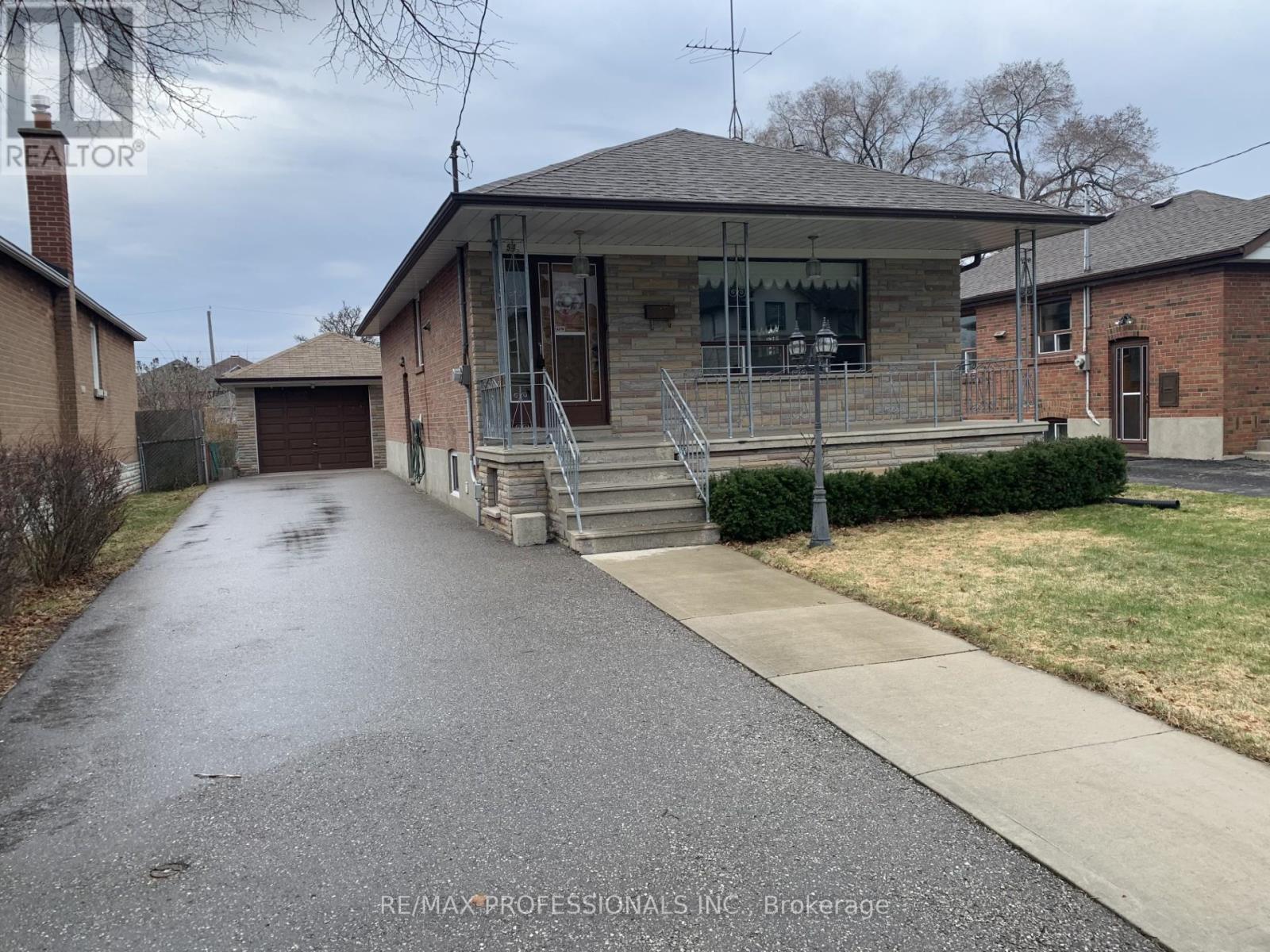 54 CULNAN AVENUE, Toronto, Ontario