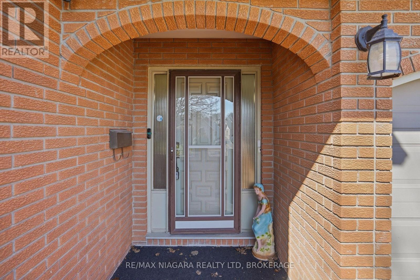 5035 Pettit Avenue, Niagara Falls, Ontario  L2E 7B8 - Photo 4 - X12975188