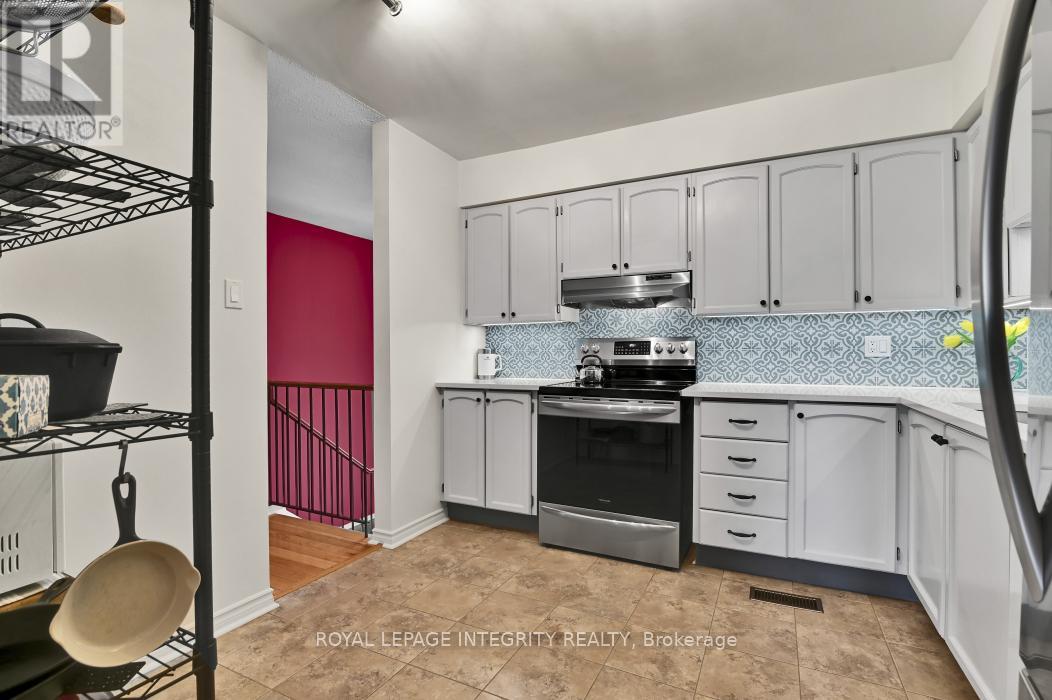 430 Sandhamn Private, Ottawa, Ontario  K1T 2Z1 - Photo 3 - X12968440