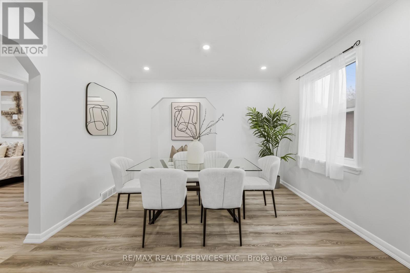 6 Bonnyview Drive, Toronto, Ontario  M8Y 3G6 - Photo 10 - W12978422