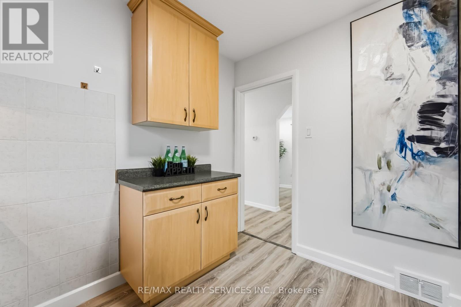 6 Bonnyview Drive, Toronto, Ontario  M8Y 3G6 - Photo 16 - W12978422