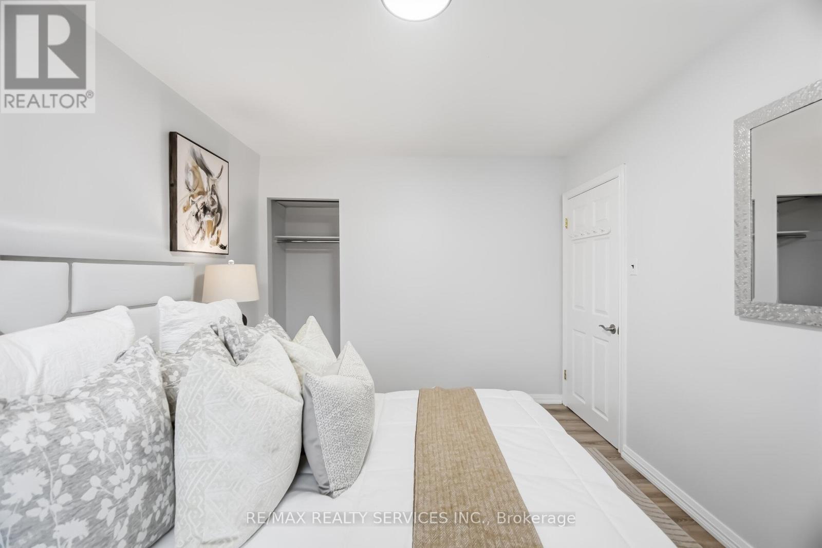 6 Bonnyview Drive, Toronto, Ontario  M8Y 3G6 - Photo 19 - W12978422