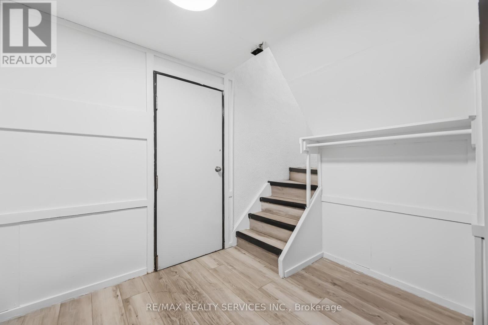 6 Bonnyview Drive, Toronto, Ontario  M8Y 3G6 - Photo 27 - W12978422