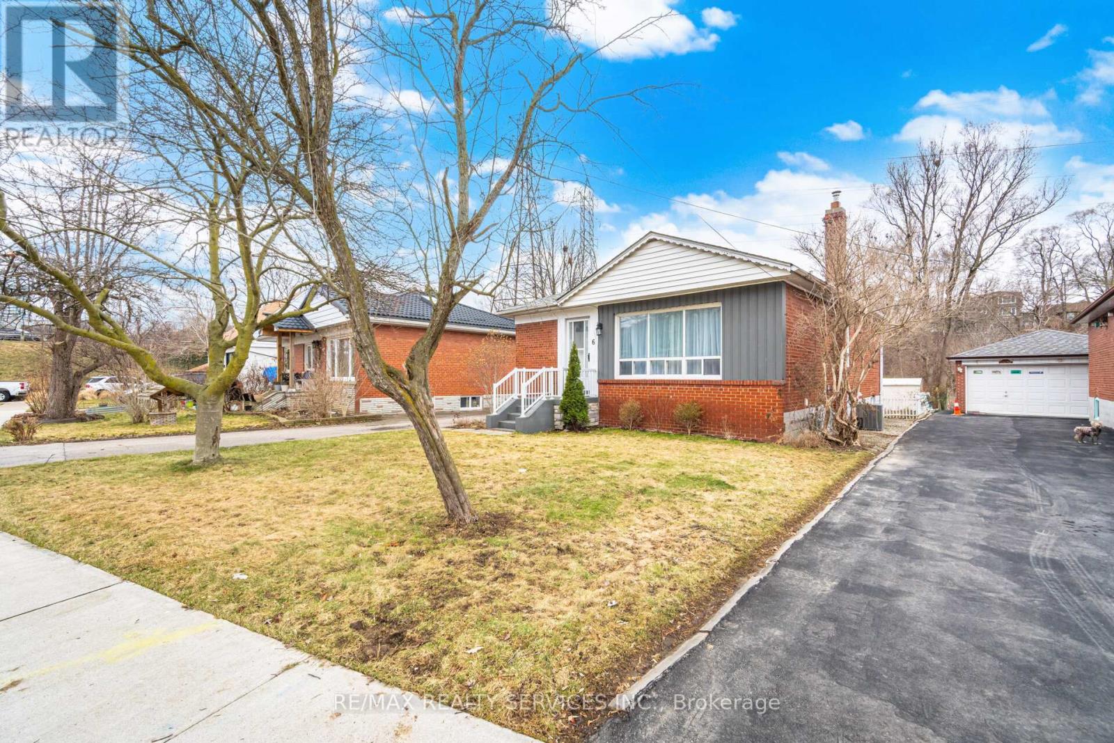 6 Bonnyview Drive, Toronto, Ontario  M8Y 3G6 - Photo 3 - W12978422
