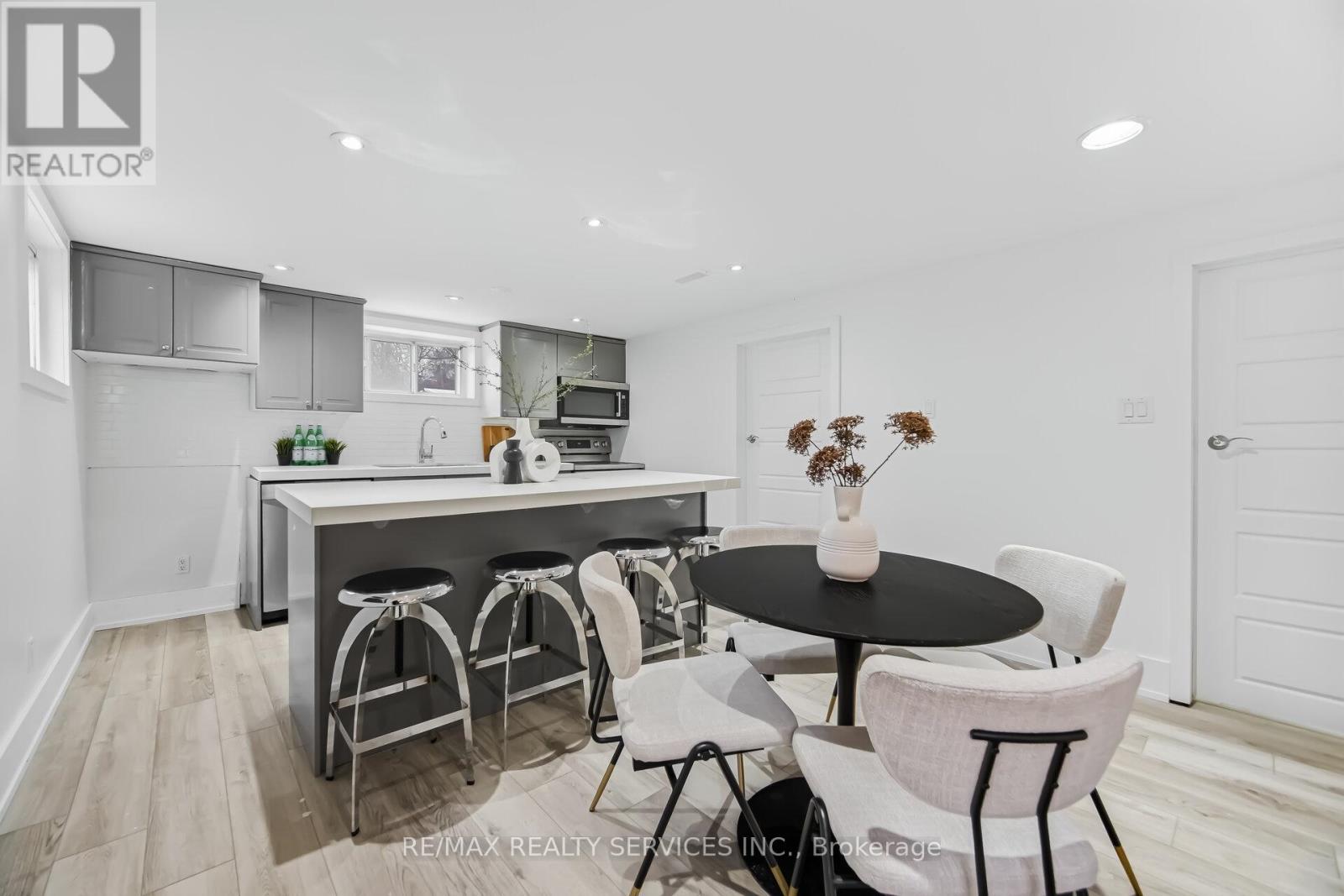 6 Bonnyview Drive, Toronto, Ontario  M8Y 3G6 - Photo 33 - W12978422