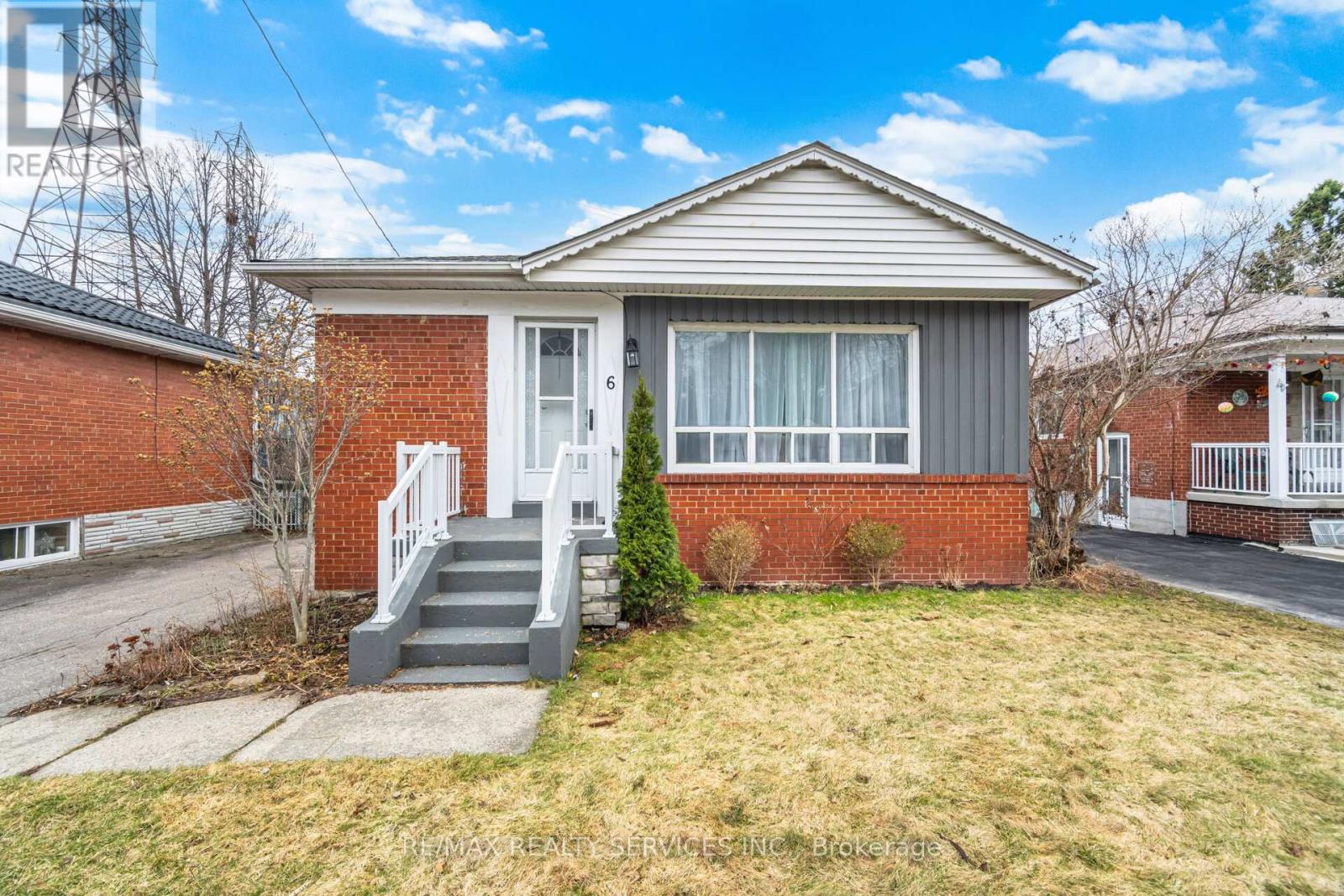 6 Bonnyview Drive, Toronto, Ontario  M8Y 3G6 - Photo 4 - W12978422