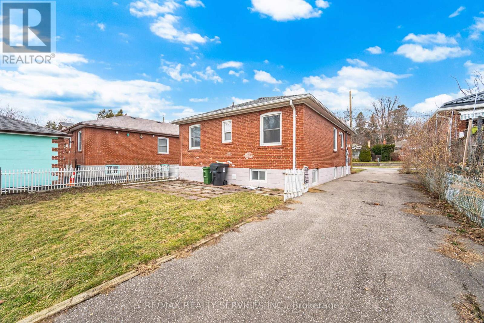 6 Bonnyview Drive, Toronto, Ontario  M8Y 3G6 - Photo 48 - W12978422