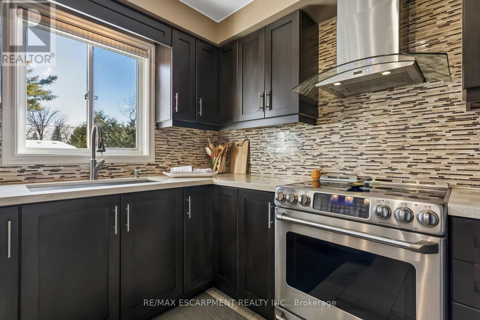 63 Wendell Avenue, Toronto, Ontario  M9N 3K8 - Photo 12 - W12978430