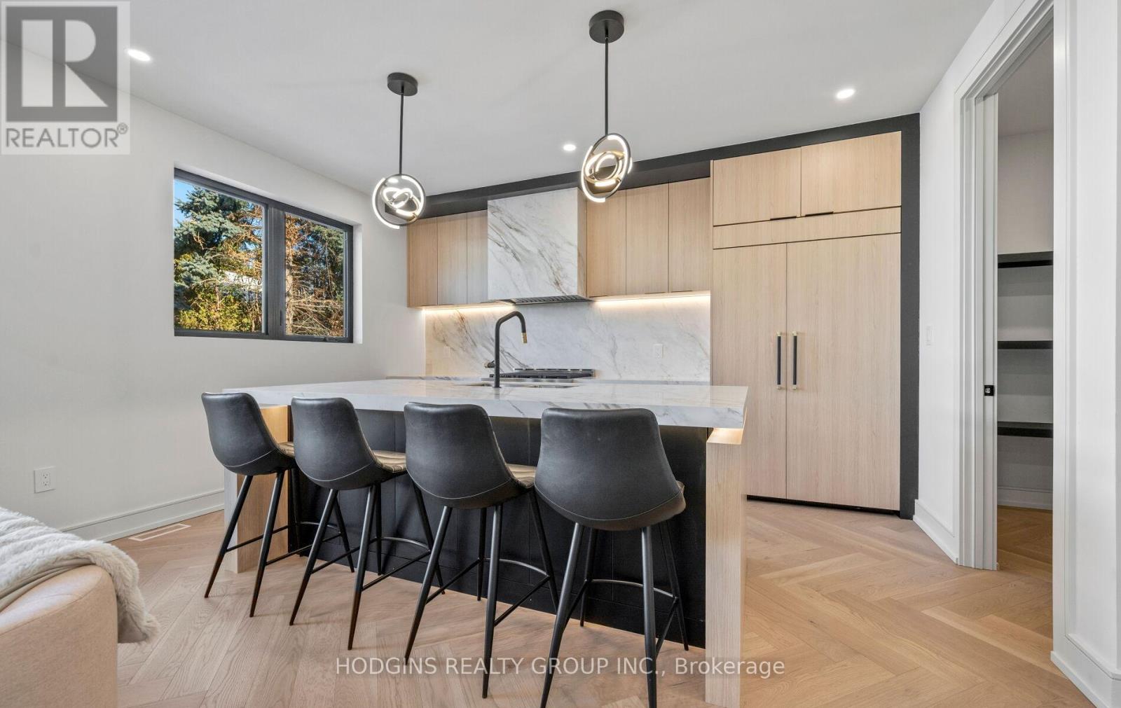 855 Tenth Street, Mississauga, Ontario  L5E 1S7 - Photo 10 - W12978442