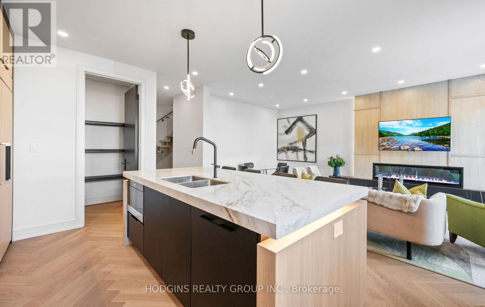 855 Tenth Street, Mississauga, Ontario  L5E 1S7 - Photo 12 - W12978442