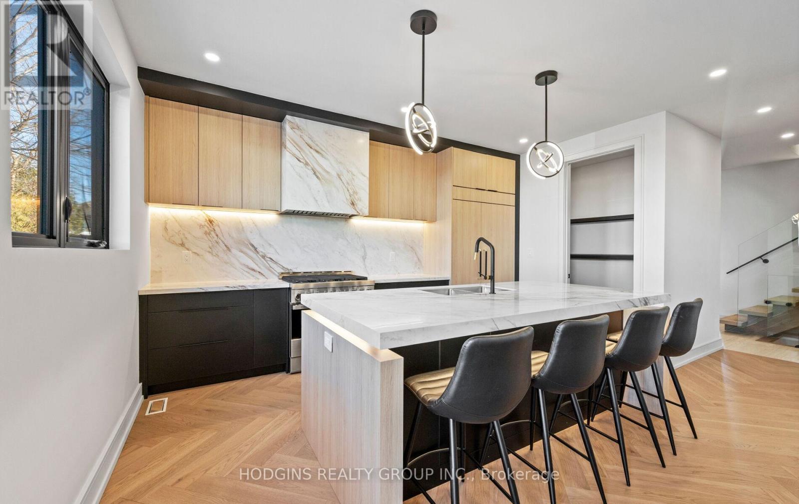 855 Tenth Street, Mississauga, Ontario  L5E 1S7 - Photo 14 - W12978442