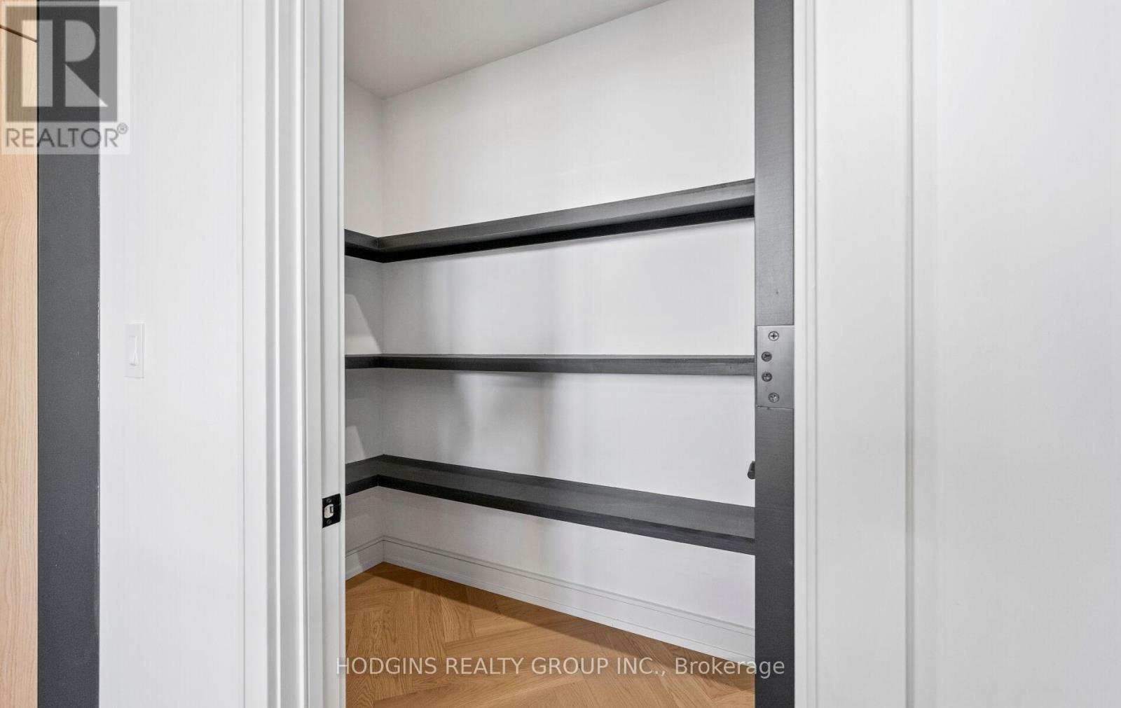 855 Tenth Street, Mississauga, Ontario  L5E 1S7 - Photo 15 - W12978442