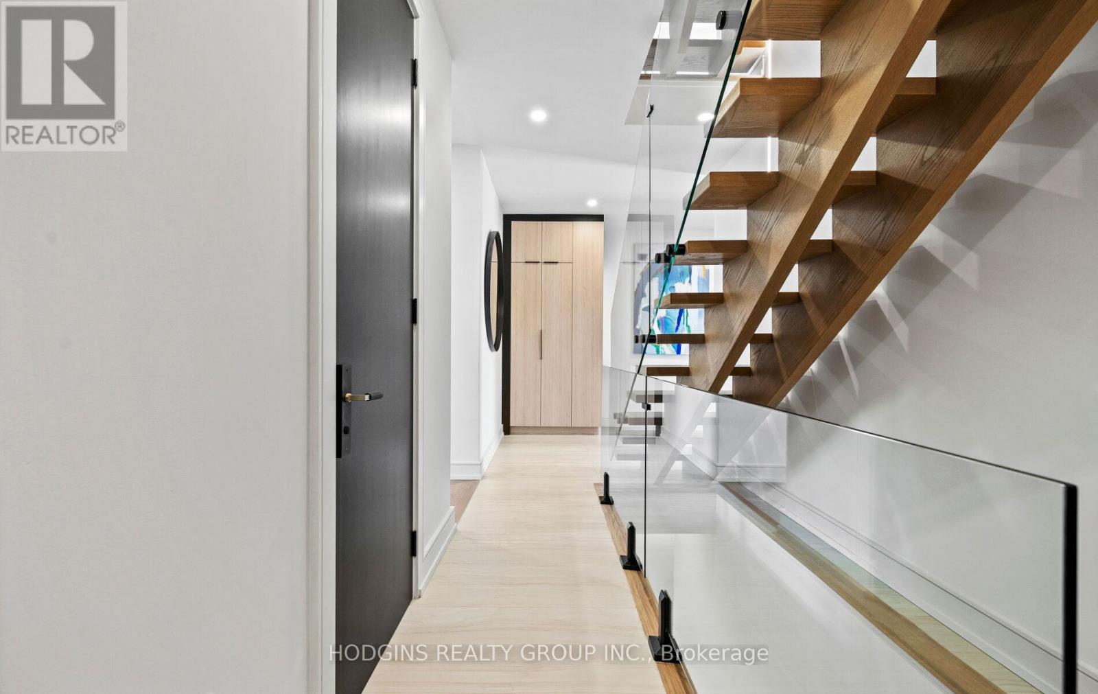 855 Tenth Street, Mississauga, Ontario  L5E 1S7 - Photo 3 - W12978442