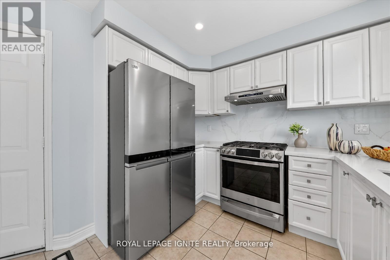 1332 Sagewood Crescent, Oakville, Ontario  L6M 4A4 - Photo 22 - W12978444