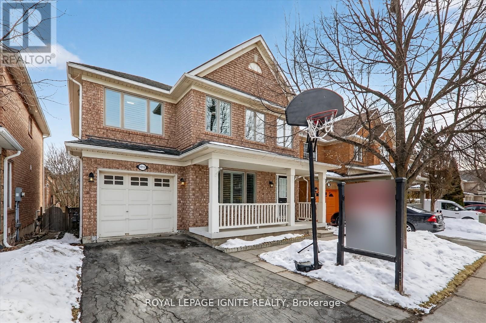 1332 Sagewood Crescent, Oakville, Ontario  L6M 4A4 - Photo 3 - W12978444