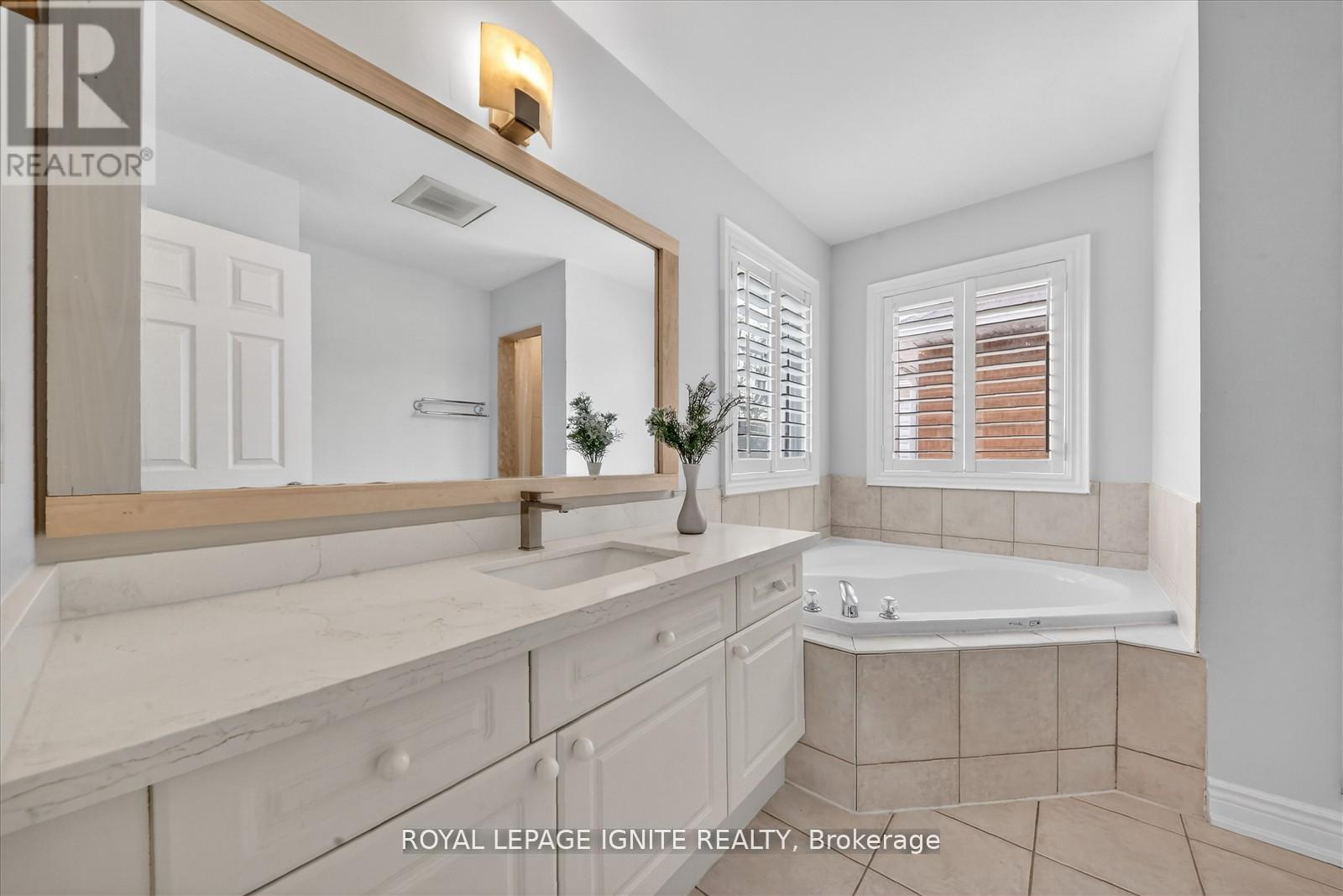 1332 Sagewood Crescent, Oakville, Ontario  L6M 4A4 - Photo 34 - W12978444